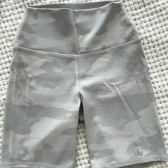 ALO Yoga Bike Shorts - Vapor Camo - Picture 2 of 6